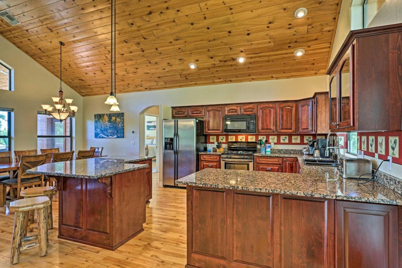 Serene Lakeside Cabin With Decks And Edler Lake Views! Pinetop-Lakeside Exteriör bild